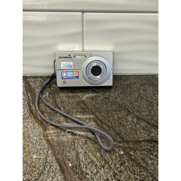 OLYMPUS FE-3000 SILVER DIGITAL CAMERA WITH 1 BATTERY And Case